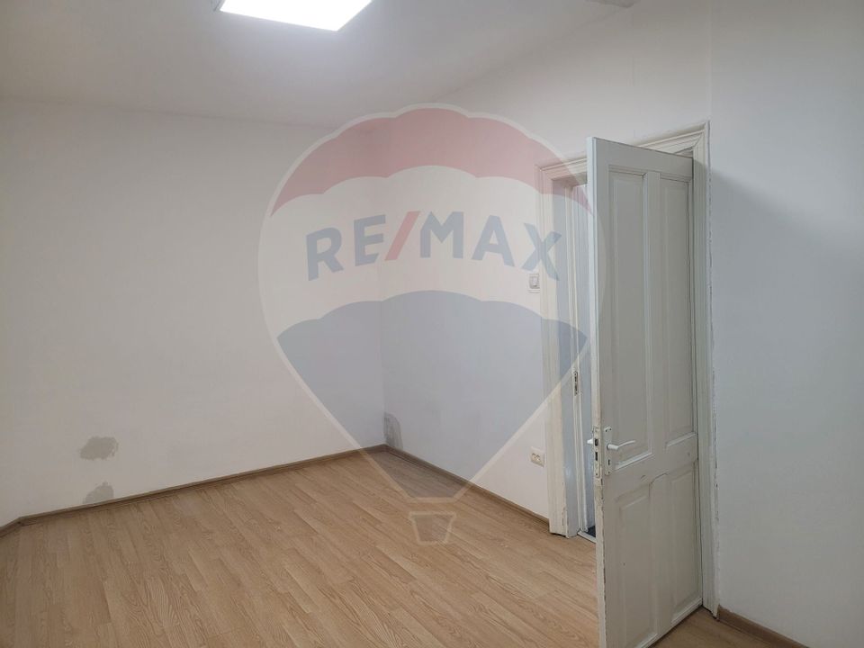 Inchiriere casă cu 3 camere,  str. Mihai Eminescu