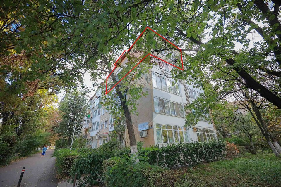 De vânzare, apartament cu 3 camere, zona Rogerius