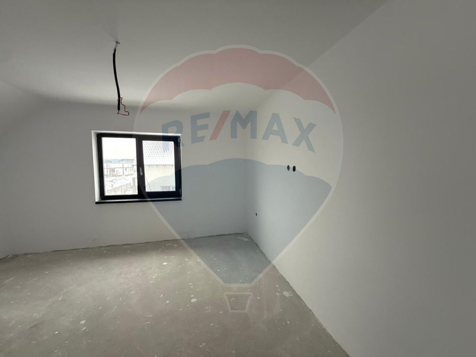 Casă / Vilă cu 4 camere de vânzare în zona Lascar Catargiu