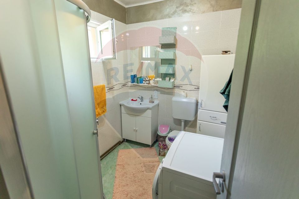 Pensiune agroturistică cu 6 camere + Casă de locuit, de vânzare