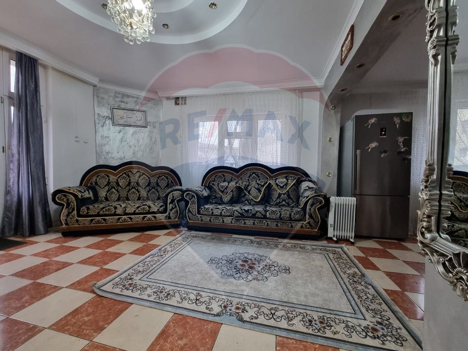 Casă / Vilă cu 4 camere de închiriat în zona Delfinariu