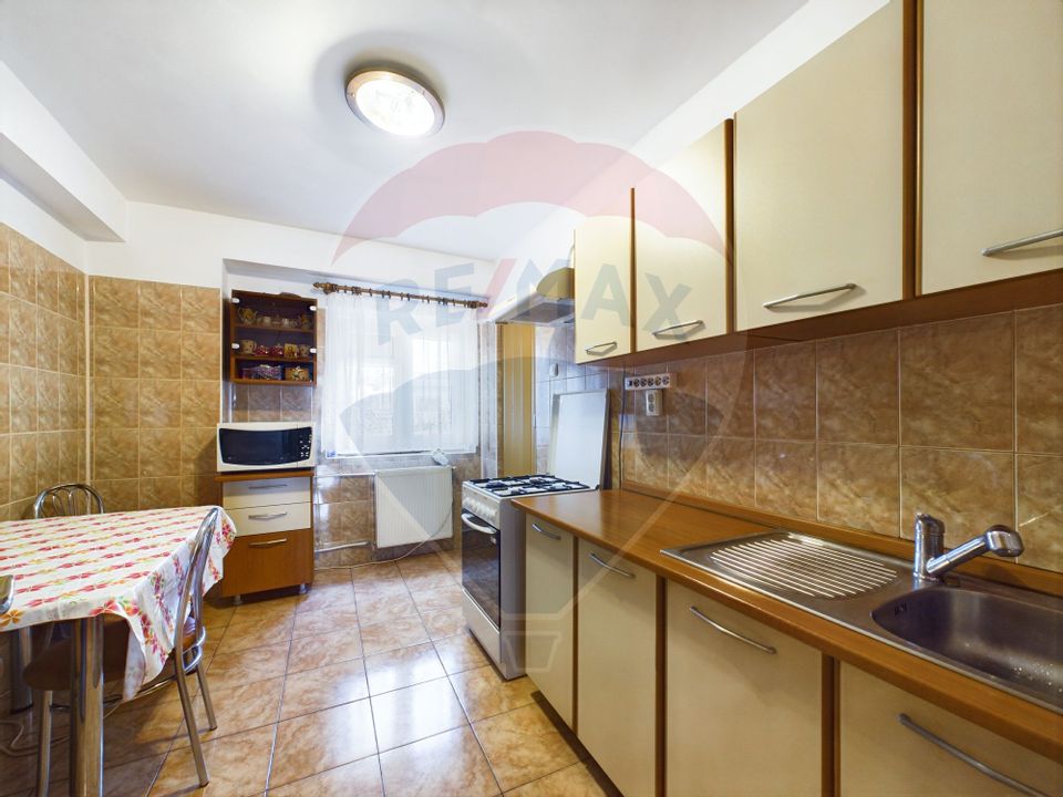 4-room apartment for sale with its own central heating in Vitan area