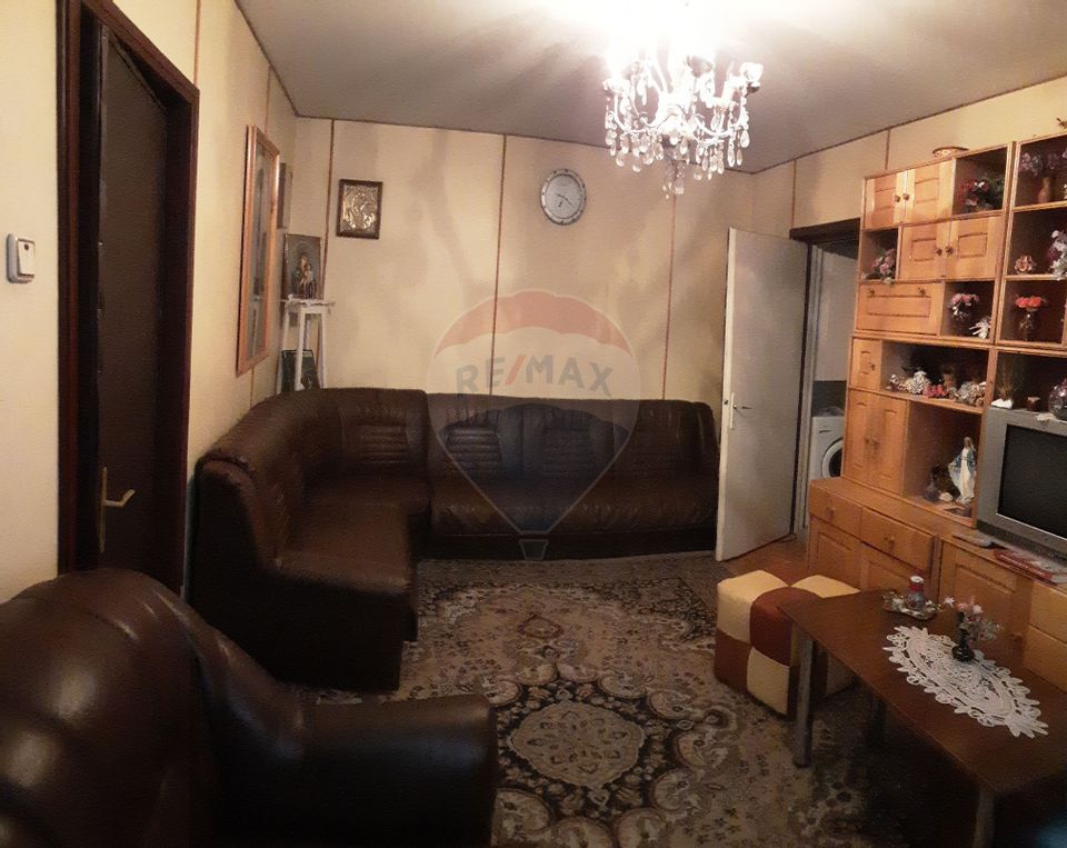 Apartament cu 3 camere de închiriat în zona Central