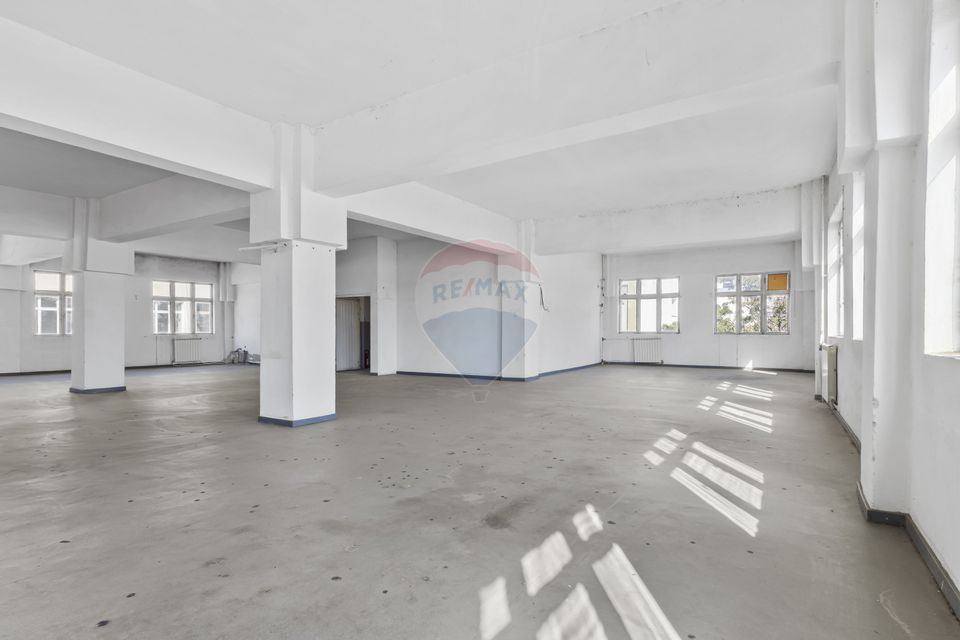 Cladire unica cu destinatii multiple de vanzare Ultracentral Arad