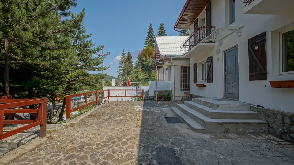 Vila cu potential turistic in Predeal privelisti si liniste montana