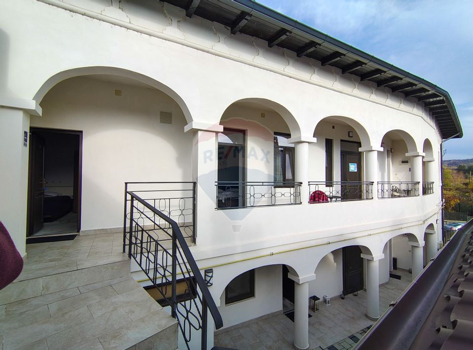 Două vile de patrimoniu, restaurate integral, cu farmec interbelic