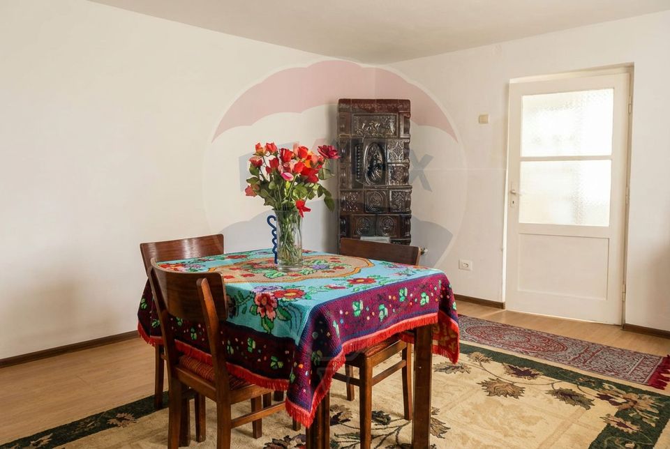 Apartament cu 2 camere in curte comuna - str. Ana Ipatescu