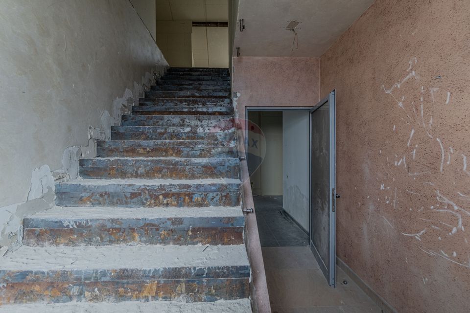 Cladire de 902 mp utili de vânzare, zona Grivitei - DN 13, COMISION 0