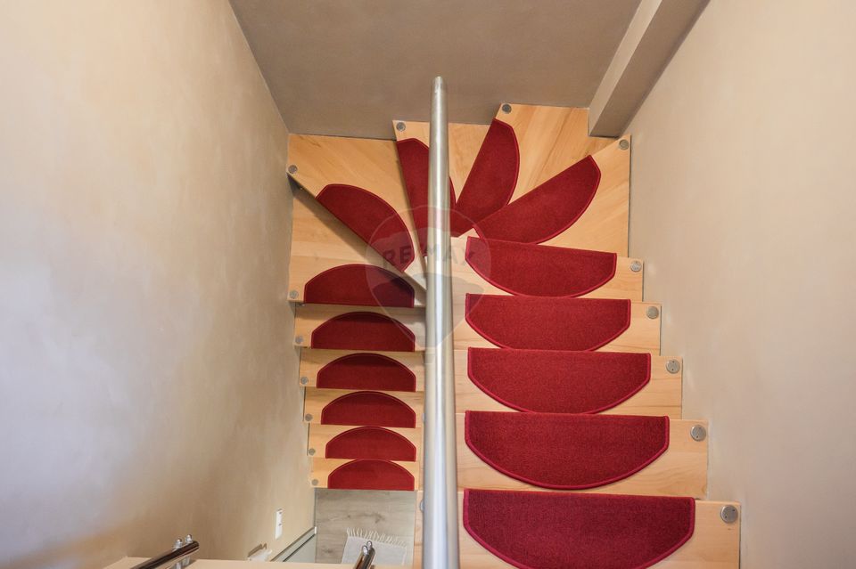 Apartament 3 camere tip duplex cu parcare si boxa la Maurer Residence