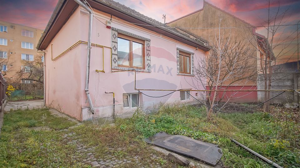 COMISION 0 Casă cu potențial excelent, teren 446 mp, Strada Fanionului