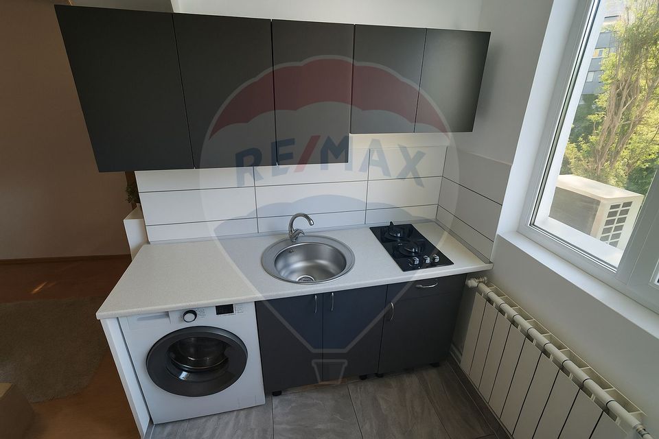 Garsonieră 15 mp utili + boxa 15 mp • mobilat • bloc cu lift • Titan