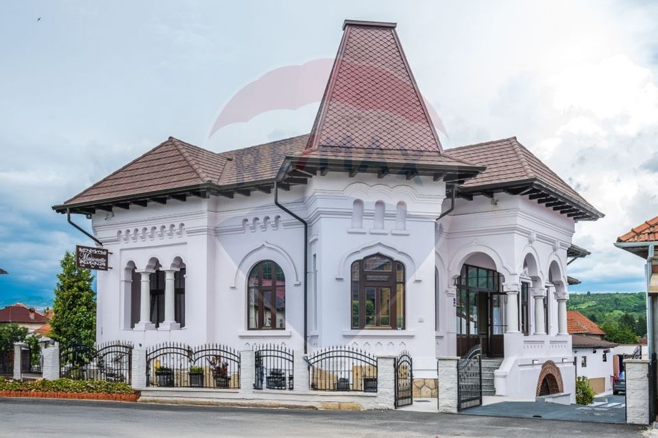 Două vile de patrimoniu, restaurate integral, cu farmec interbelic