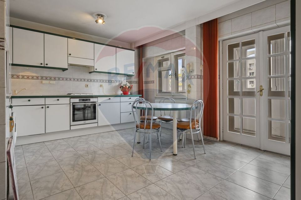 Apartament cu 5 camere de închiriat-Calea 13 septembrie.