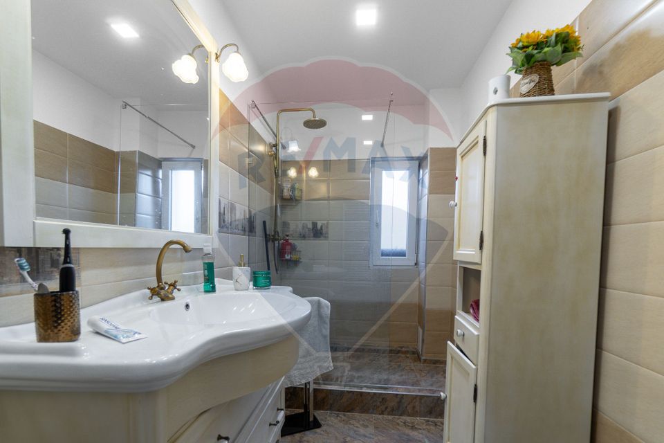 Casă / Vilă cu 4 camere de vânzare în zona Central