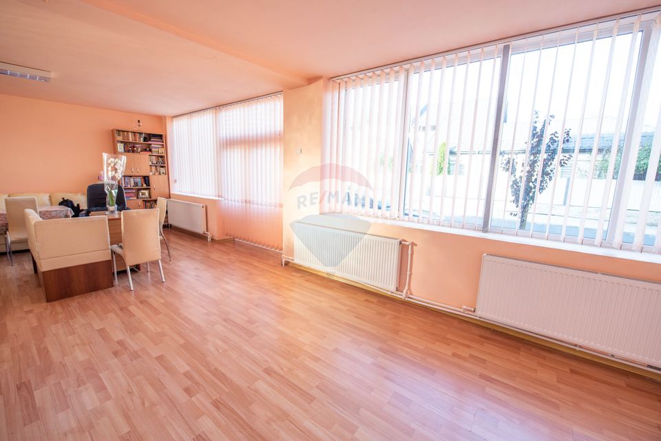 Casa Vila cu 4 camere de vanzare 157 mp, comercial, birou, rezidential