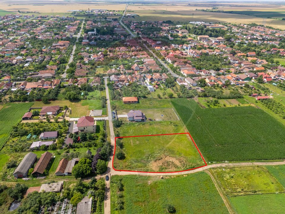 Land 3,744sqm Fantanele / Drumul pietruit