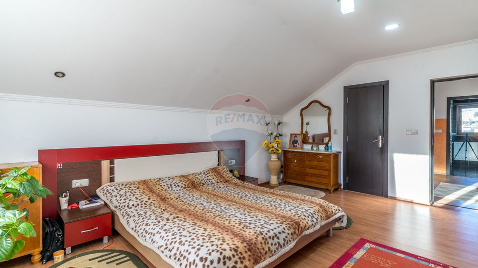 Casă cu 7 camere de vânzare în Dej