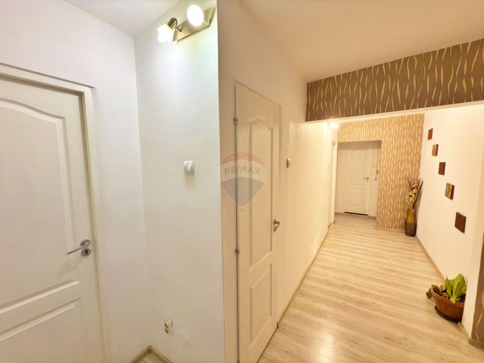 Apartament cu 3 camere de închiriat în Alfa, Arad.
