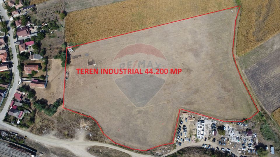 Teren industrial de 44.200 mp cu potențial de dezvoltare
