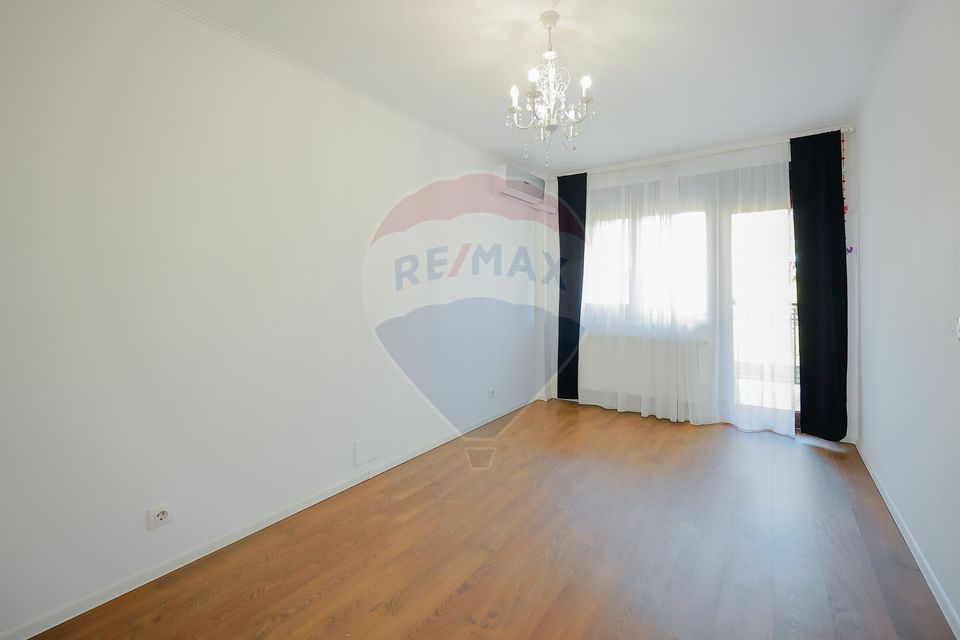 Apartament cu 3 camere de vânzare în zona Ultracentral