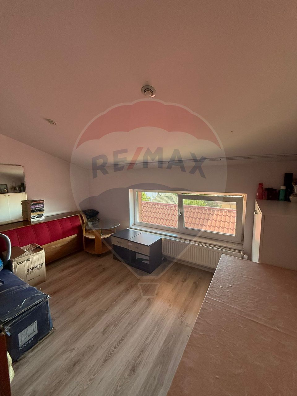 Casă / Vilă cu 9 camere de vânzare în zona 1 Mai