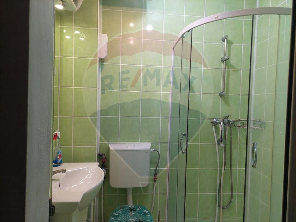 Apartament de inchiriat 4 camere decomandat Bacau