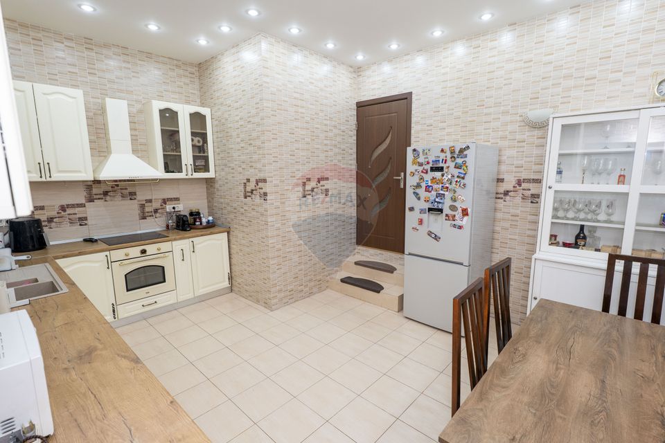 Vila 5 camere complet mobilata, foișor, teren generos