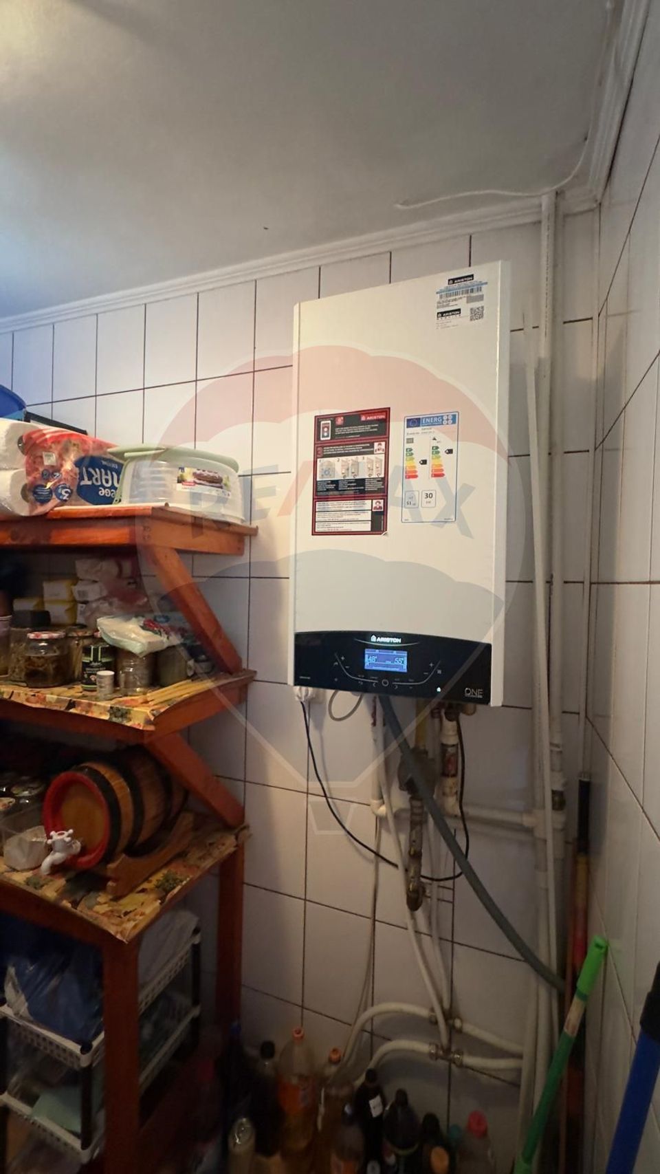 De vânzare 2 Corpuri de Casa si Teren 1388 mp in Geamăna, Bradu