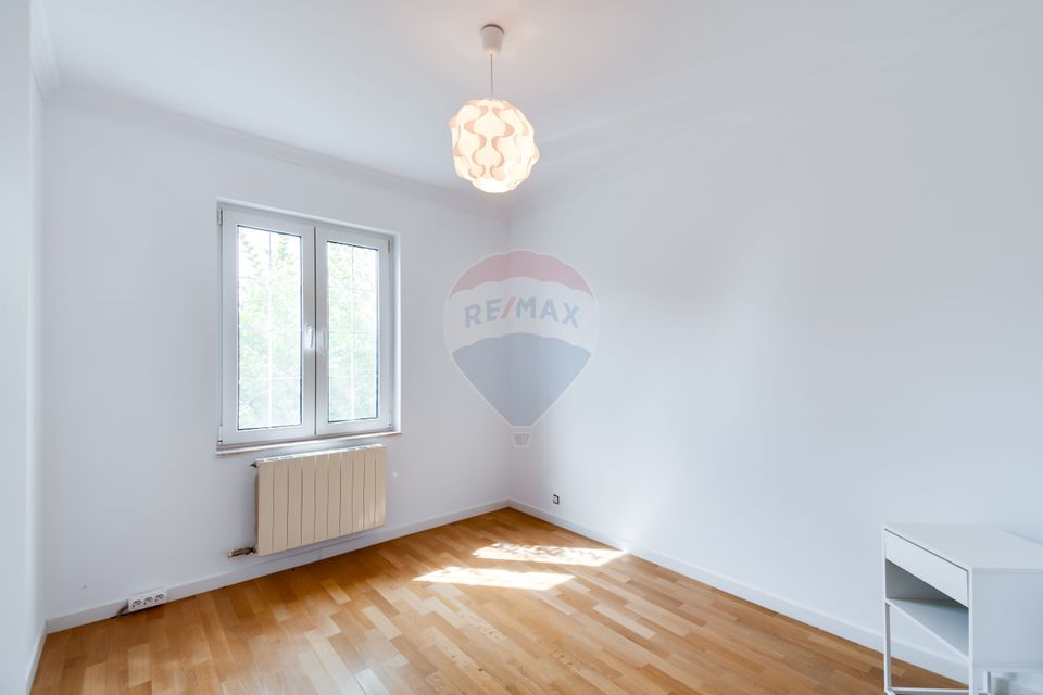 Apartament cu 4 camere de închiriat în Sisesti