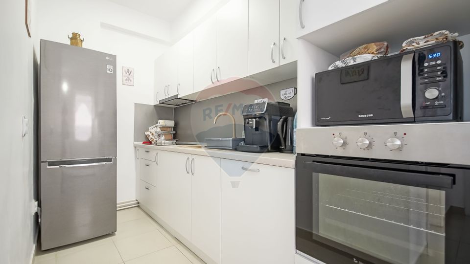 Casă falnică, curte individuală, langă Piața Unirii, în inima Scheilor