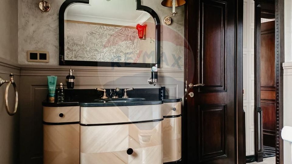 De inchiriat Apartament duplex 5 camere Parcul Carol + curte 60 mp