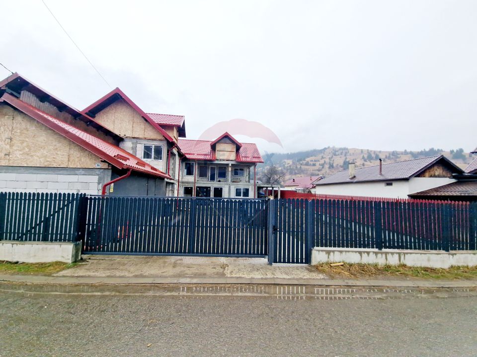8 room House / Villa for sale