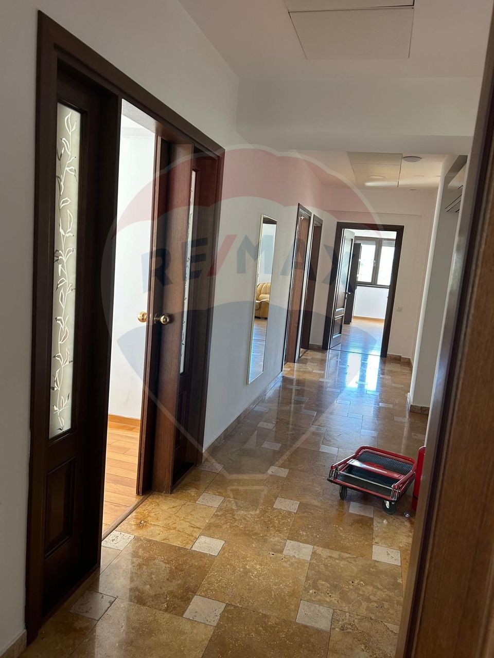 DE INCHIRIAT Apartament 4 camere în zona Baneasa