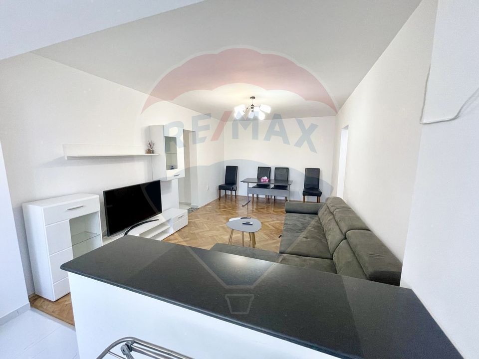 Apartament cu 3 camere de închiriat în zona Victoriei