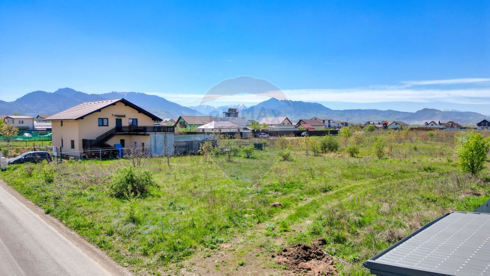 6 loturi Tarlungeni - cartier Izvor, la strada asfaltata, utilitati