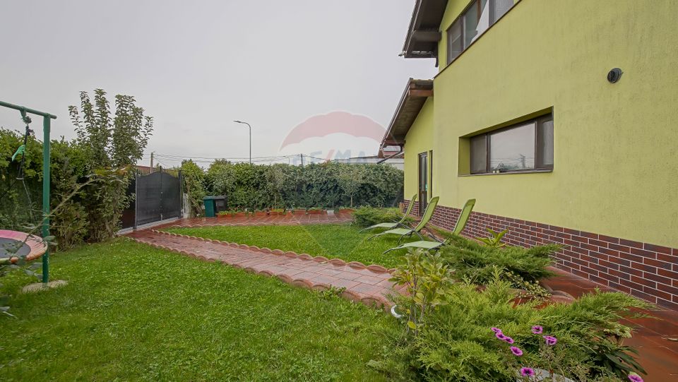 Vila cu 9 dormitoare şi 7 băi în Stupini, Brașov