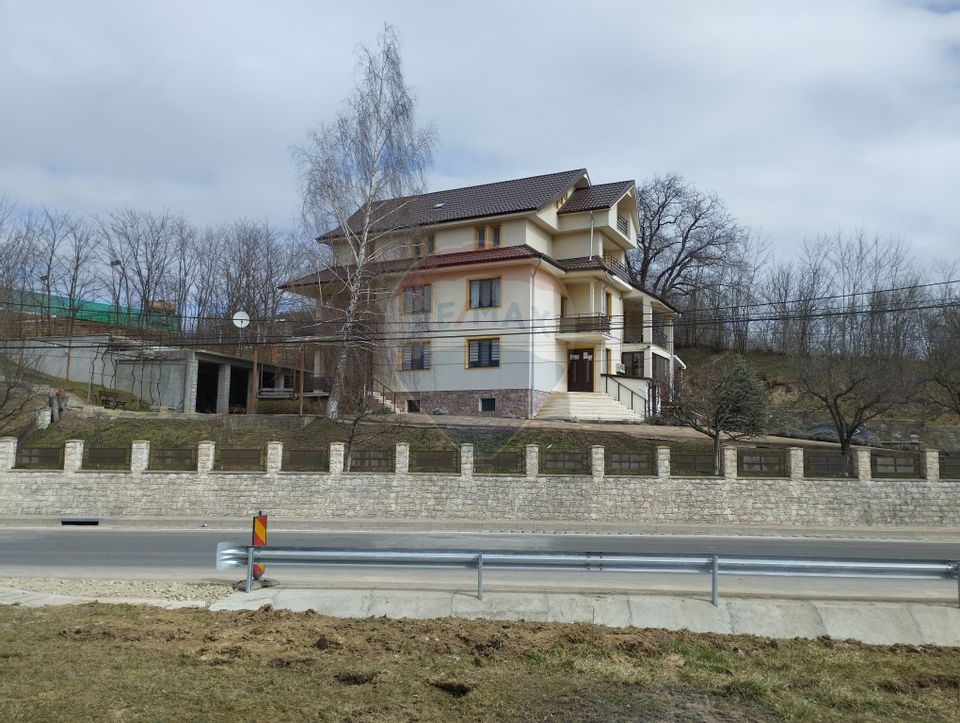 Hotel / Pensiune cu 15 camere de vânzare în zona Central