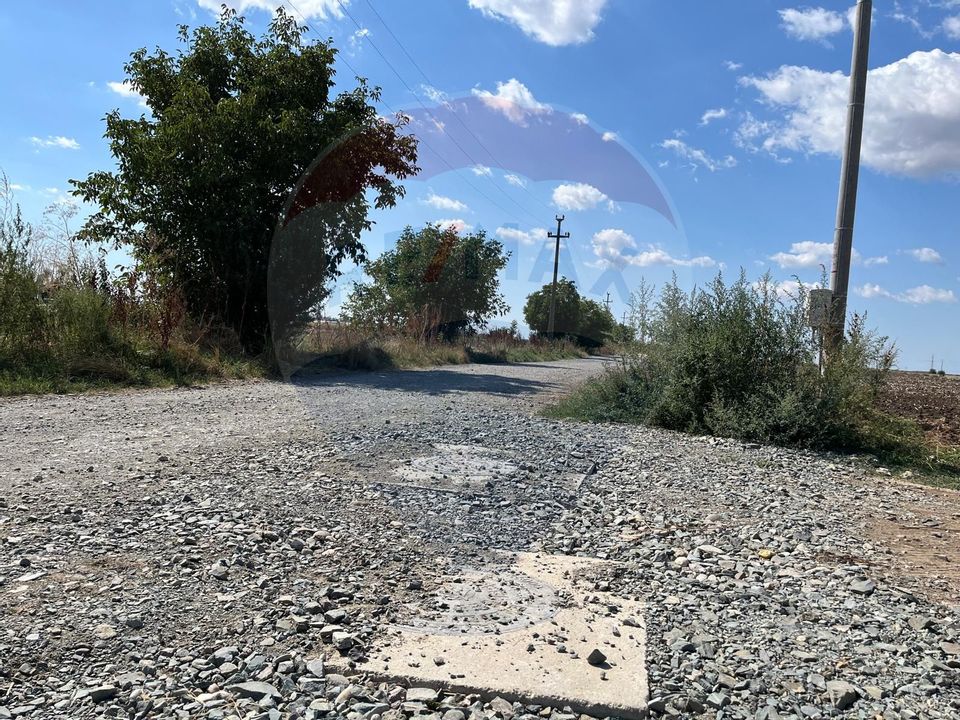 De vanzare teren intravilan 4000 mp, deschidere 150 m Fundulea