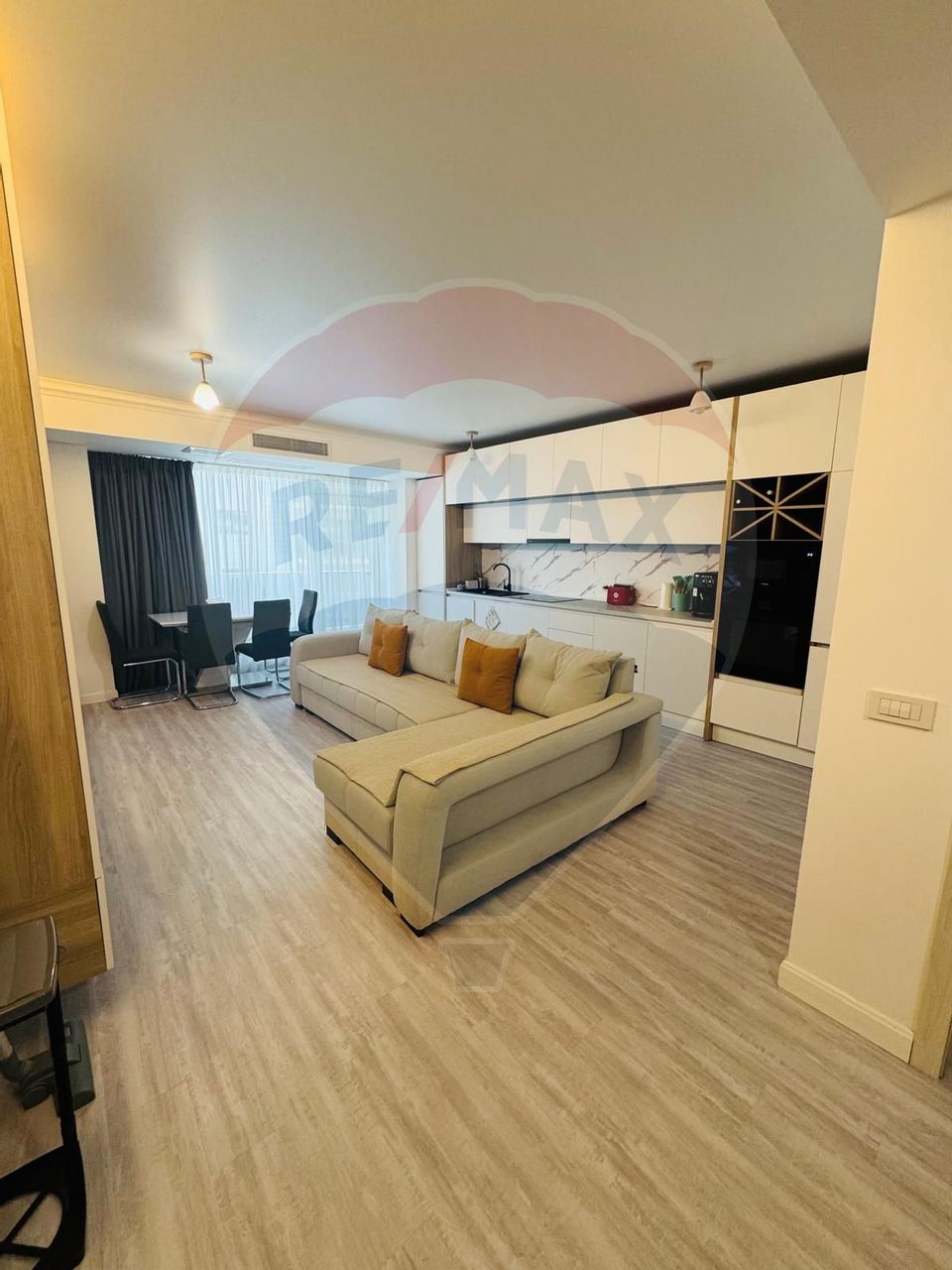 Apartament+loc de parcare in prima linie la mare White Titanic