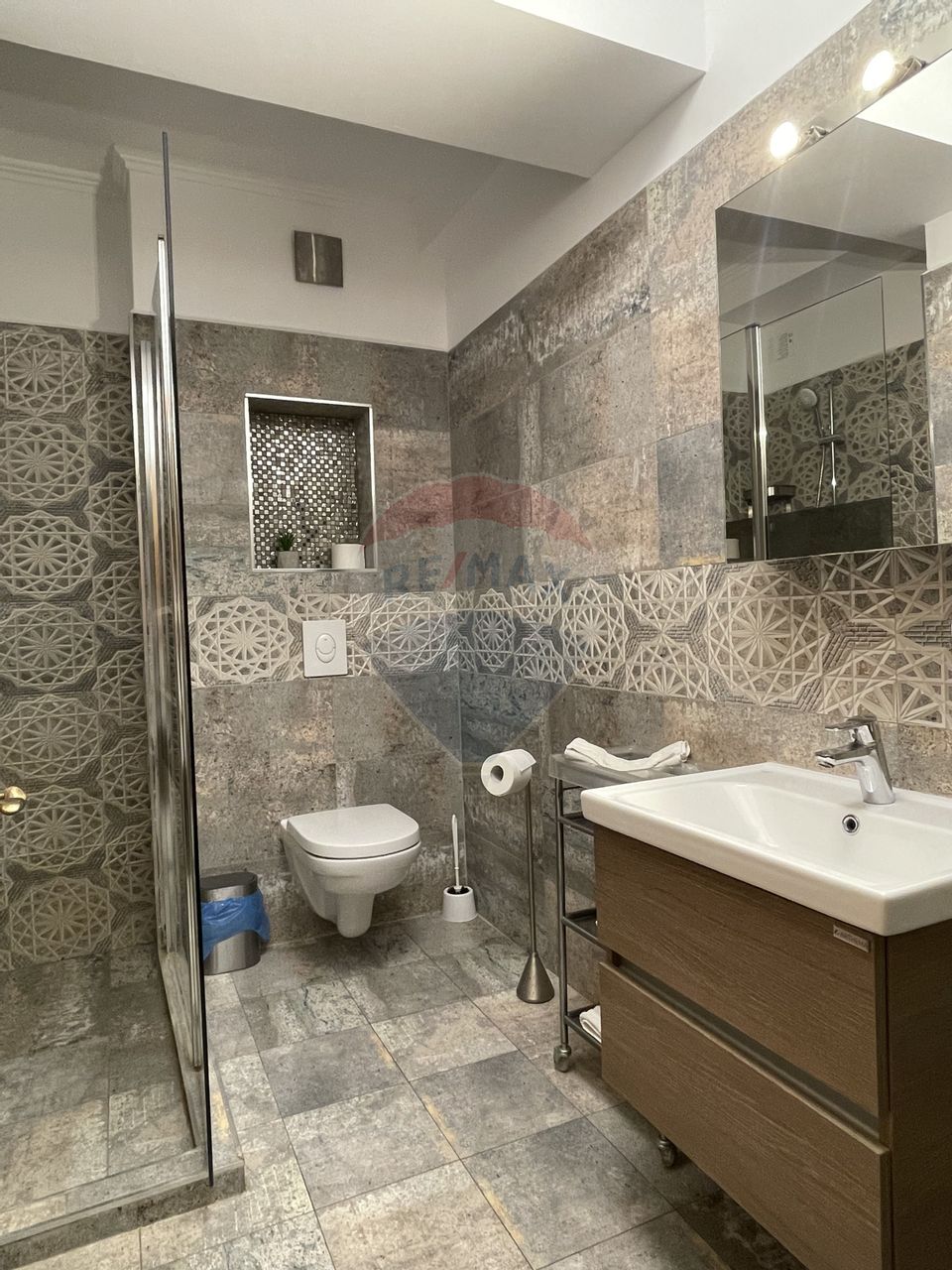 Studio de lux cu vedere la lac și la mare – curățenie inclusa