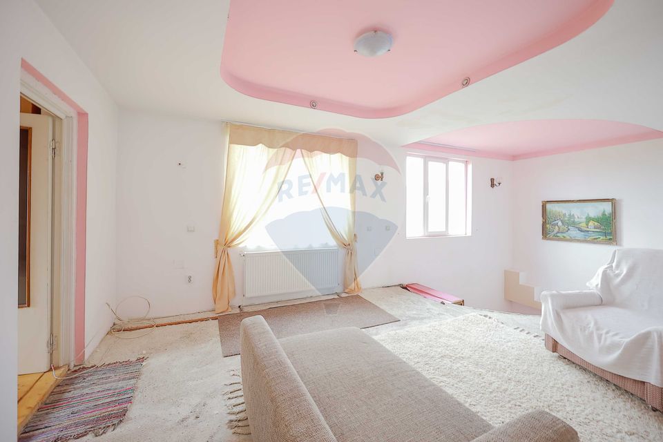 Casă cu etaj, 5 camere, de vânzare, în zonă turistică, Vadu Crișului