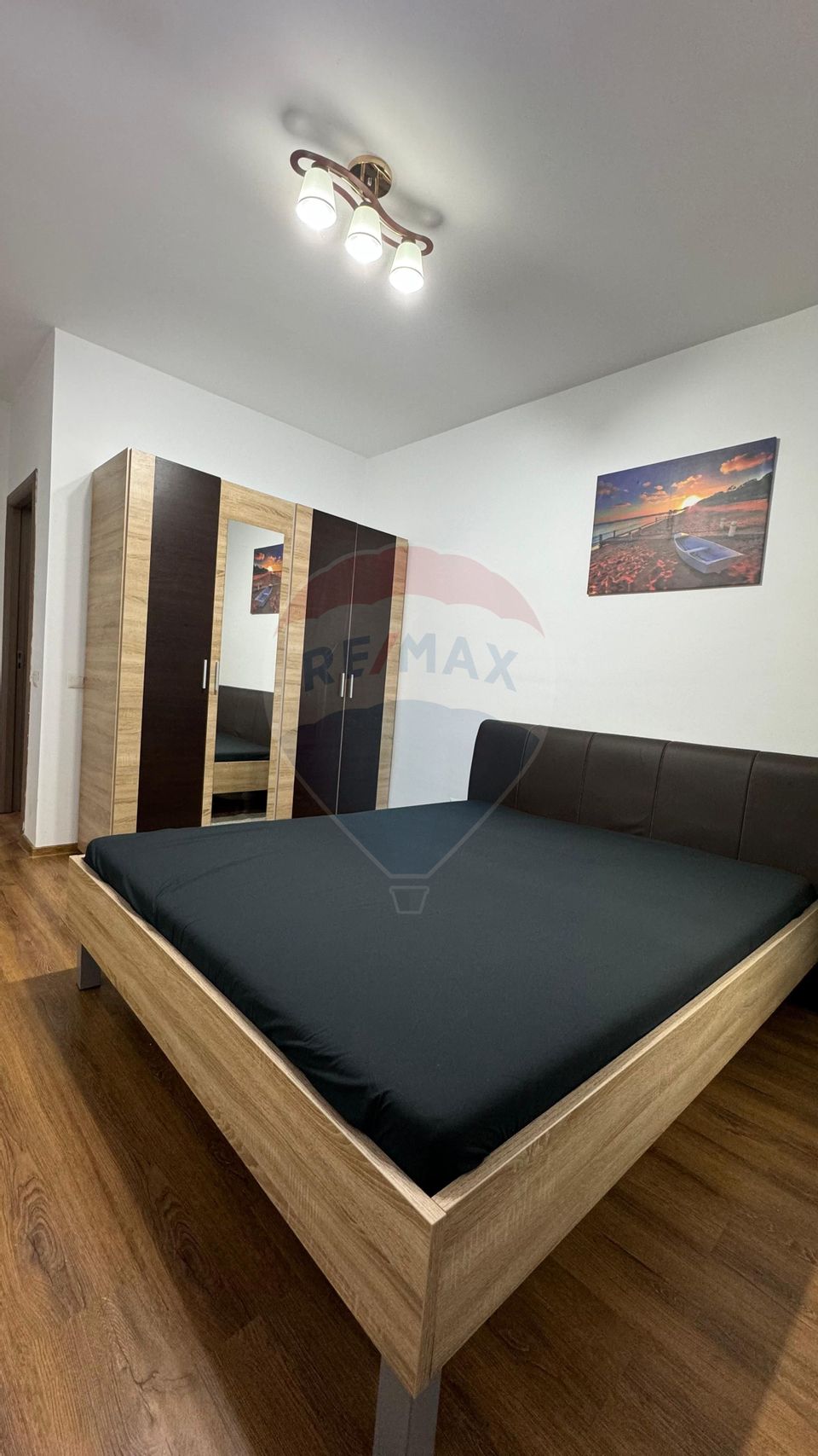 Apartament cu 3 camere de vânzare