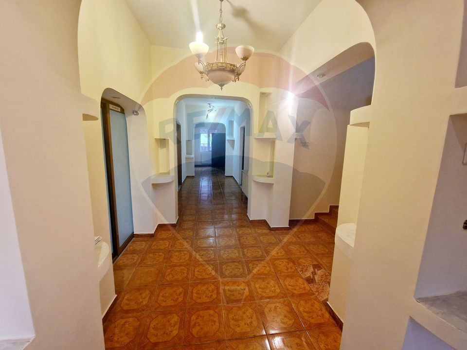 8 room House / Villa for rent, 1 Mai area