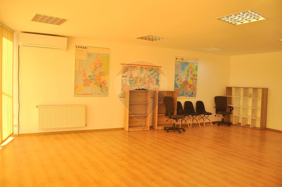 40sq.m Commercial Space for rent, Parneava area