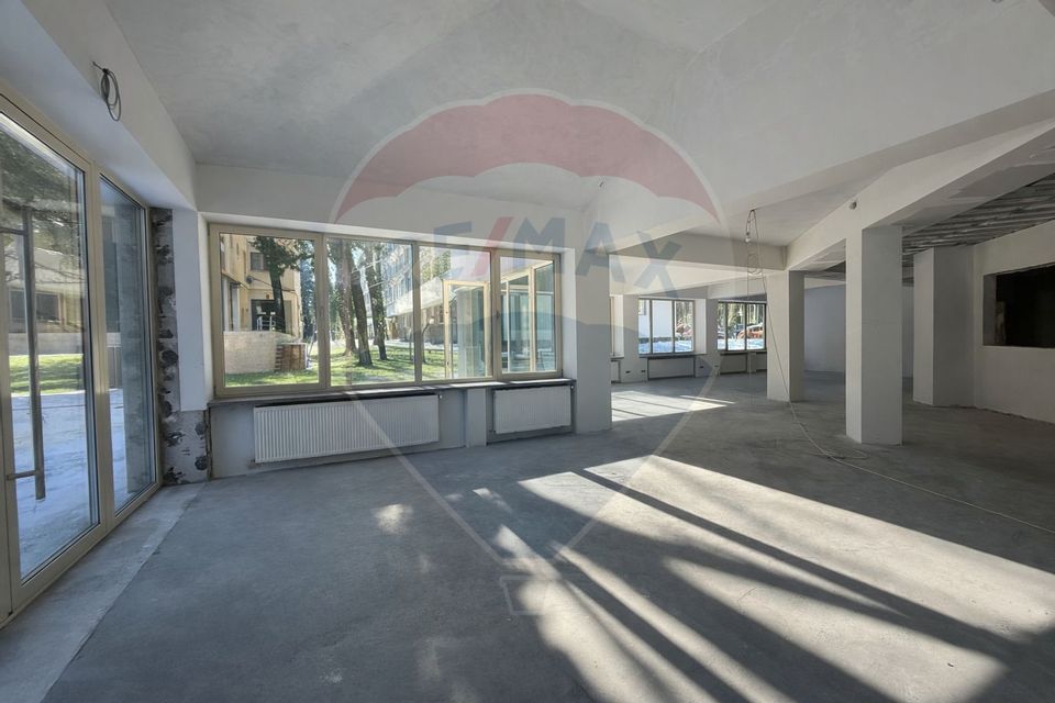 428.09sq.m Commercial Space for rent, Central area