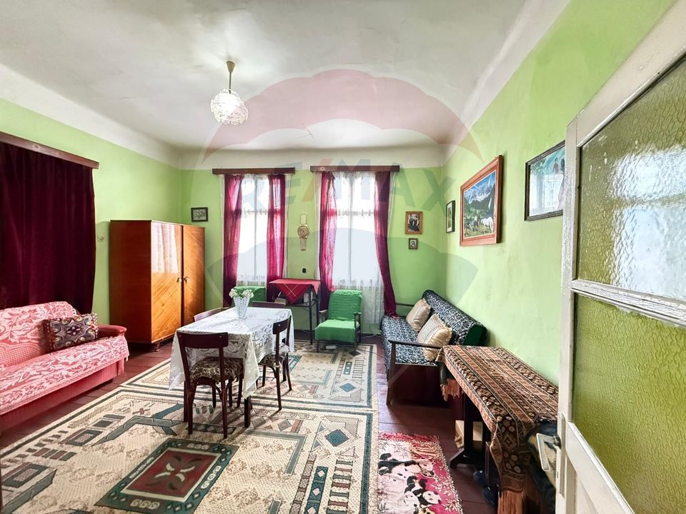 Casă de vânzare în GURA HUMORULUI zona Ariniș 250 mp teren