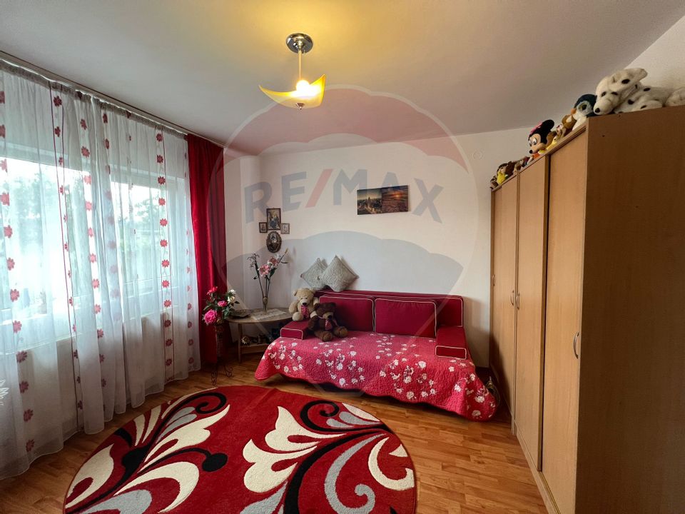 Casa Vila cu 4 camere de vânzare Bacau