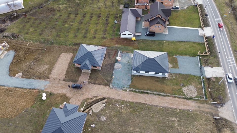 Casa la roșu în Remetea ,preț avantajos!