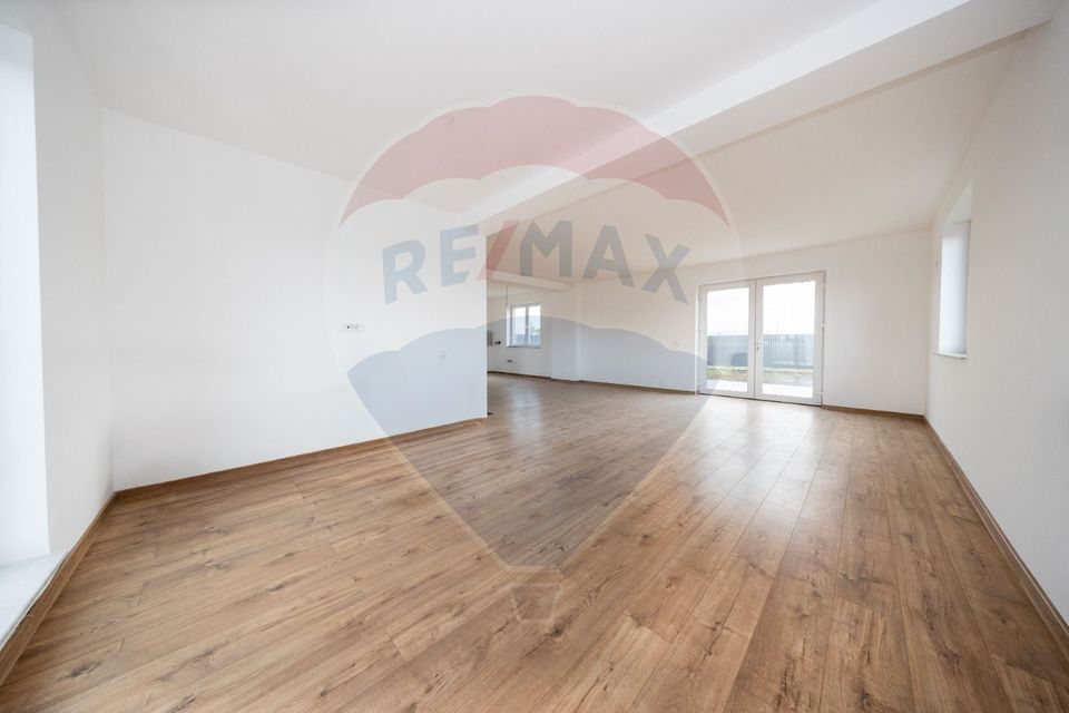 Vila moderna cu 4 camere,  P+E - teren 501 mp