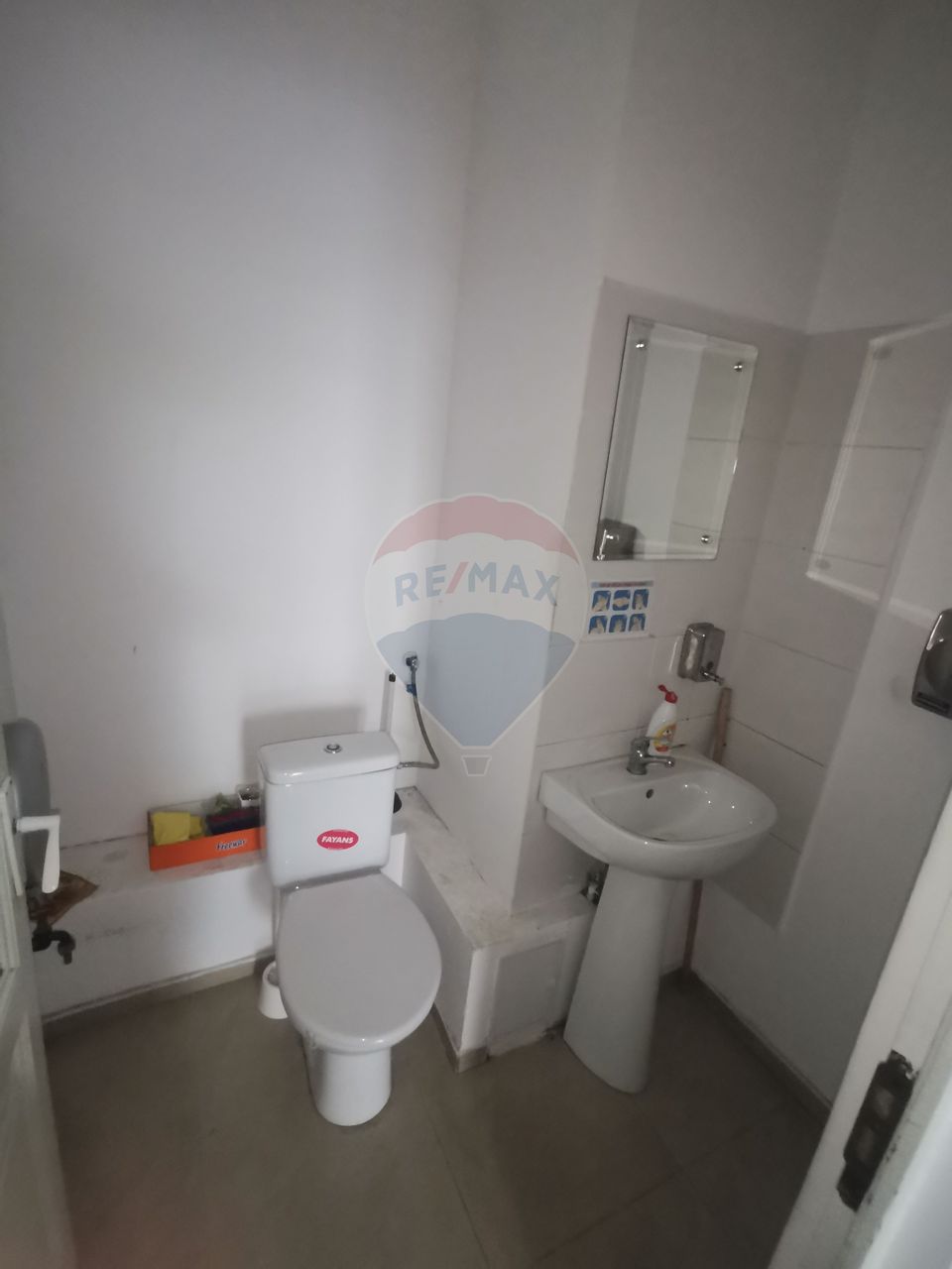 SPATIU DE INCHIRIAT-bld Traian zonă intens circulată